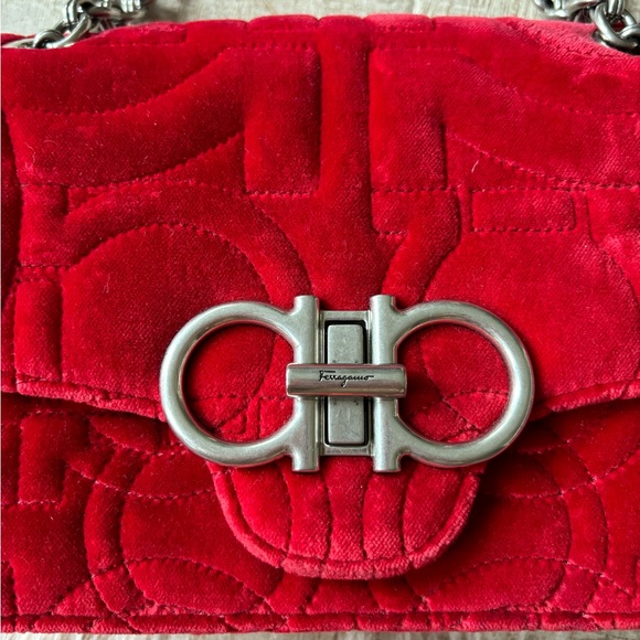 New Salvatore Ferragamo red Gancini turnlock flap quilted velvet bag - Picture 3 of 9